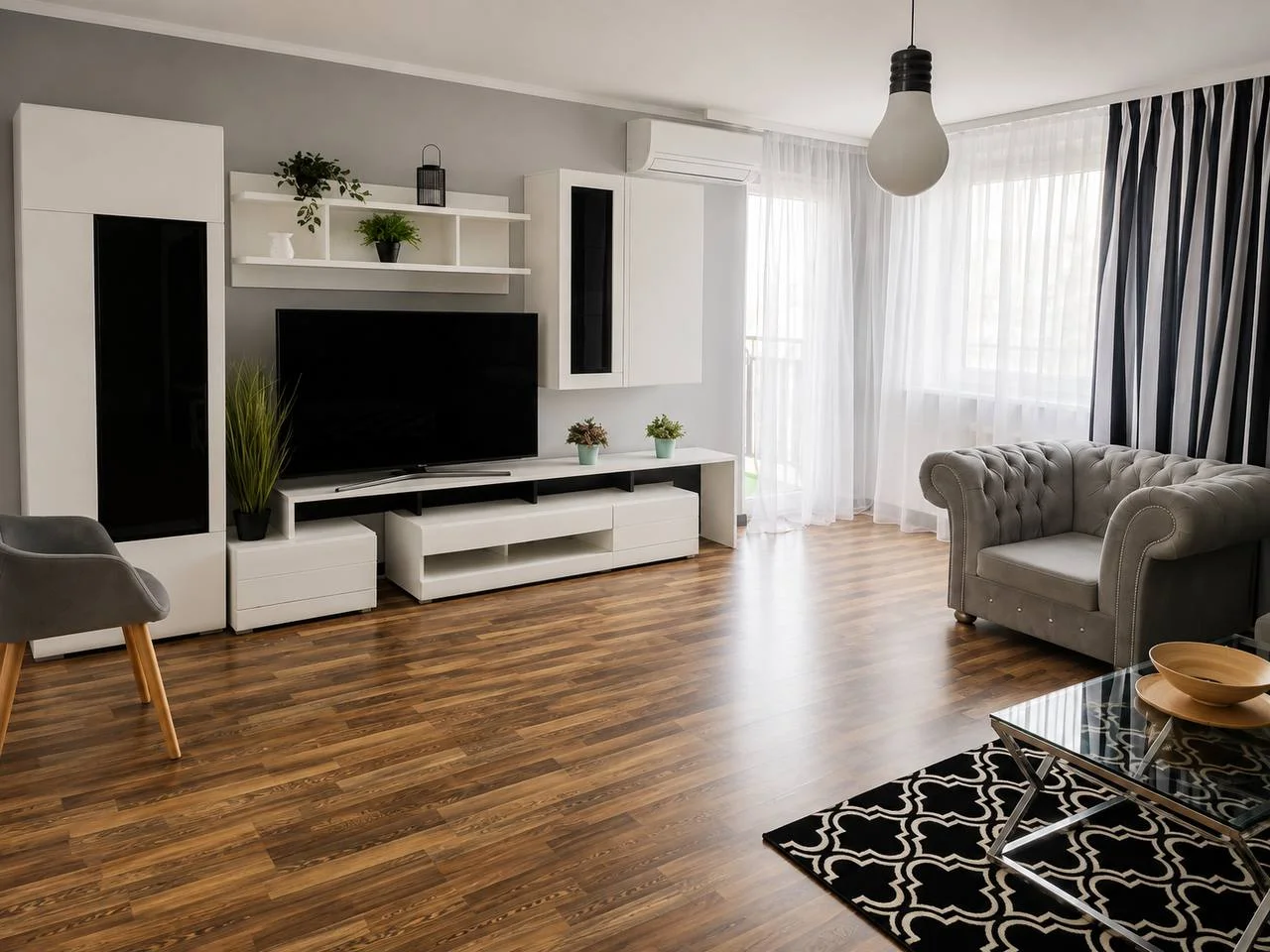 Macedońska | 90 m² | 3 pokoje+ salon+kuchnią | Klimatyzacja | Balkon